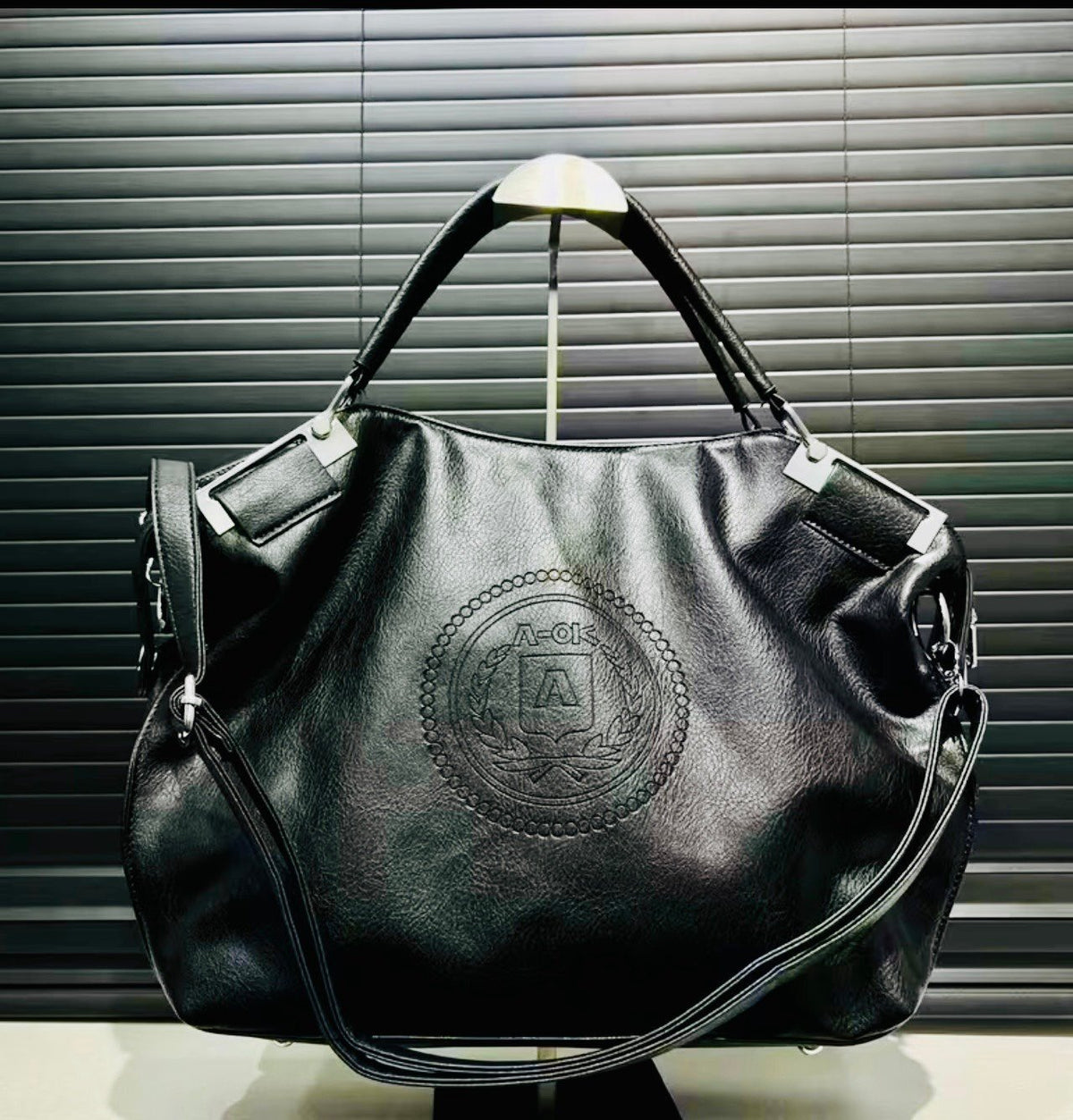 New -Gorgeous -Y2K -Retro Inspired Luxury Faux Leather Shoulder Bag/Tote -Black